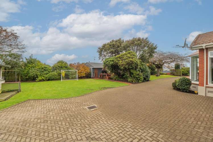 740 Queens Drive Waikiwi_30