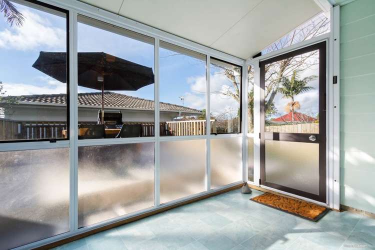 3/2 Riverview Road New Lynn_12