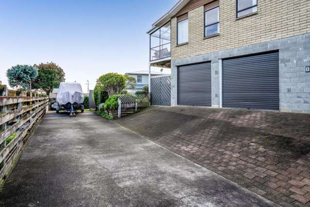 Comfortable Home With Views, Conveniently Located