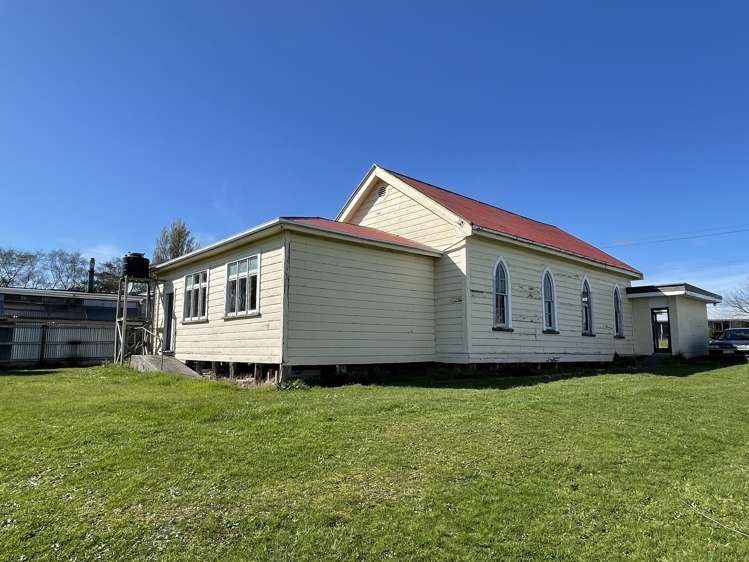 35 Main Road Owaka_17