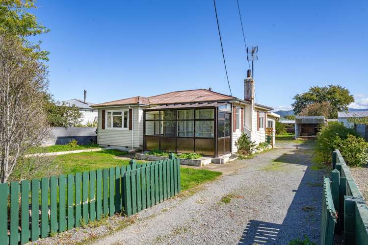 412 High Street South Carterton_18