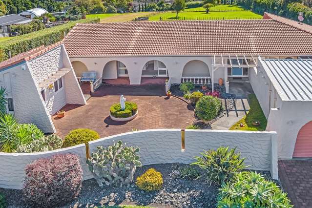 100 bids in 17mins: Spanish villa on Auckland's lifestyle fringe sells for $5.2m