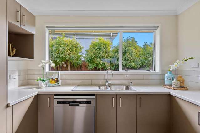 12 Towra Place Botany Downs_2