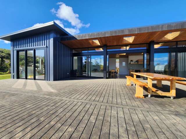 Peaceful Family Living Close to Oakura and Weld Road Beach