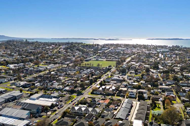 2/136 Moore Street Howick_15