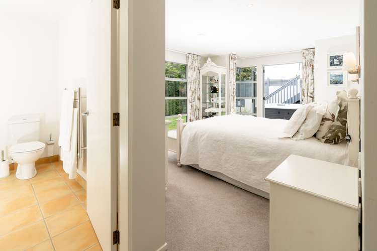 7 Caughley Grove Karori_16