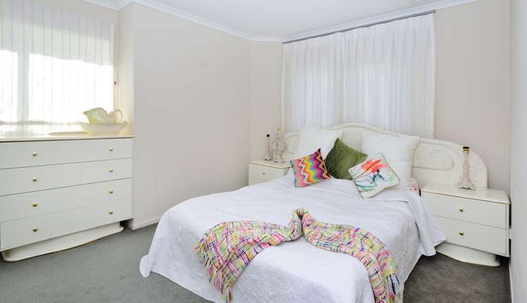 217 Alec Craig Way Gulf Harbour_11