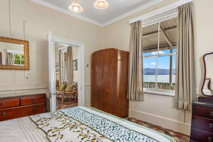 257 Beach Road Akaroa_16