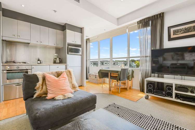 806/86 The Strand Parnell_1