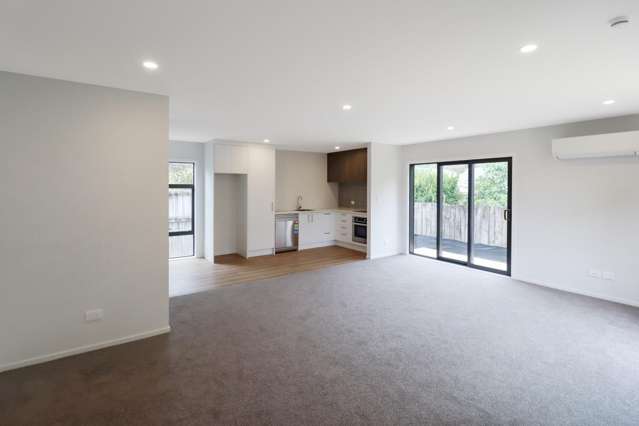 C/137 Whites Line East 1369_1