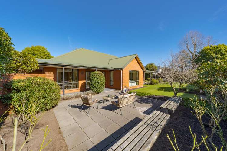 2 Springvale Gardens Harewood_16
