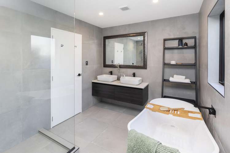 54 Regency Crescent Redwood_24