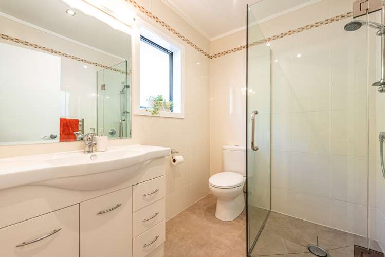 46 Tongariro Drive Aotea_11