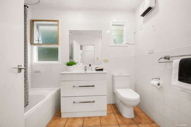 1/1a Hatherlow Street Glenfield_7