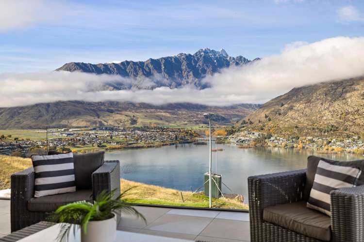 6 Florence Close Queenstown Hill_9