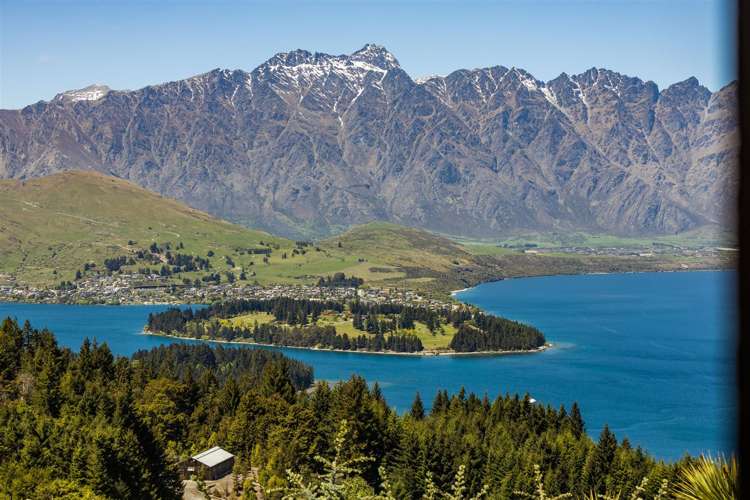 138b Wynyard Crescent Fernhill/Sunshine Bay_3