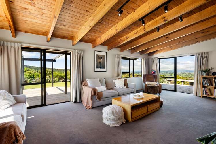 8 Tiwarawara Lane Puketotara_21