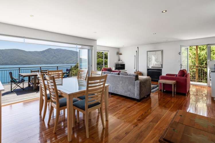 - Bay of Many Coves Queen Charlotte Sound_9