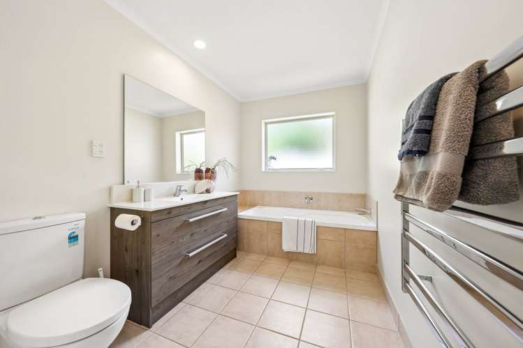 12 Oakford Park Crescent Greenhithe_22