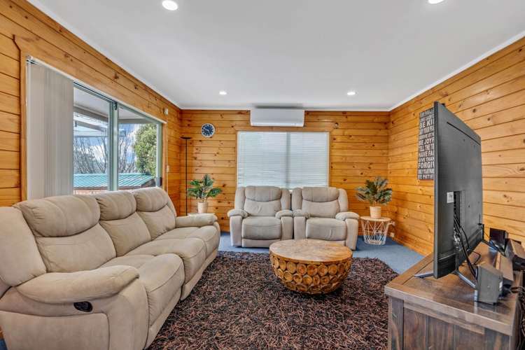 1/11 Aspiring Avenue Clover Park_1