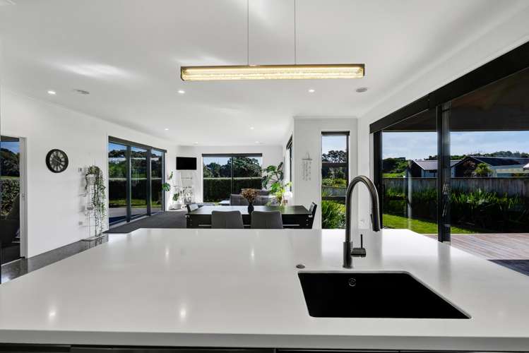 6 Pebble Beach Court Waiwhakaiho_27