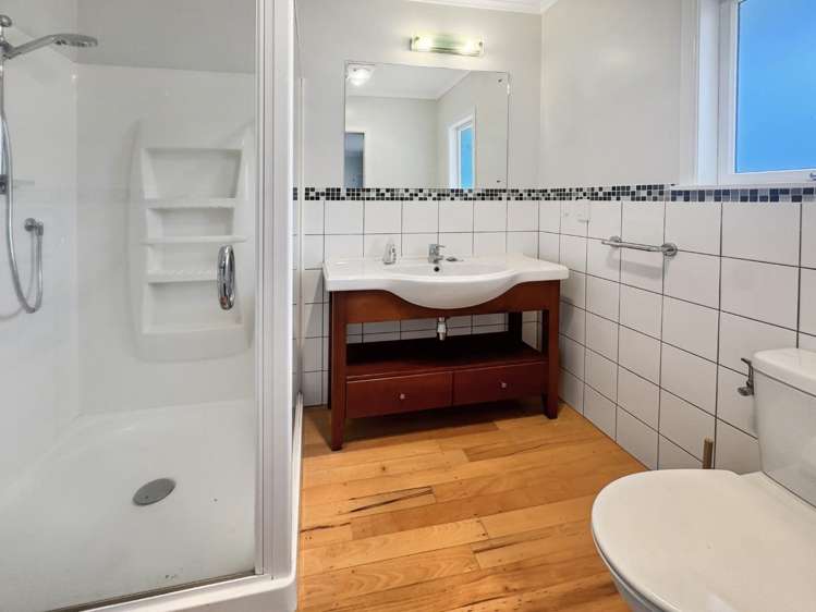 55 Cambridge Road Riverhead_9