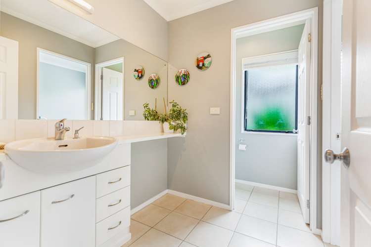 56 Rivervale Grove Stanmore Bay_17