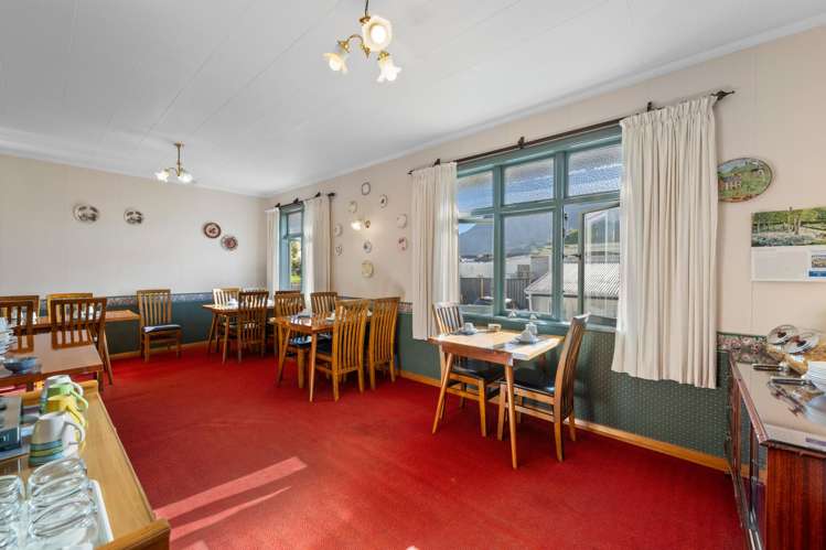 26-28 Waikawa Road Picton_10