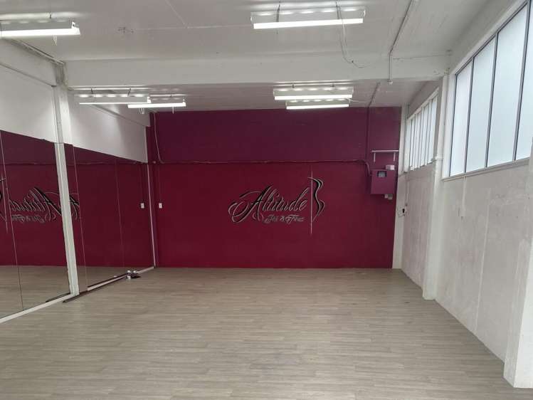 2/62 Barrys Point Road Takapuna_2