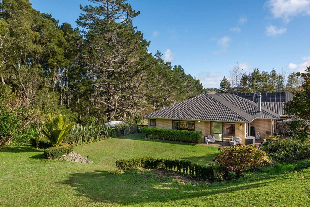 108 Paremoremo Road_2