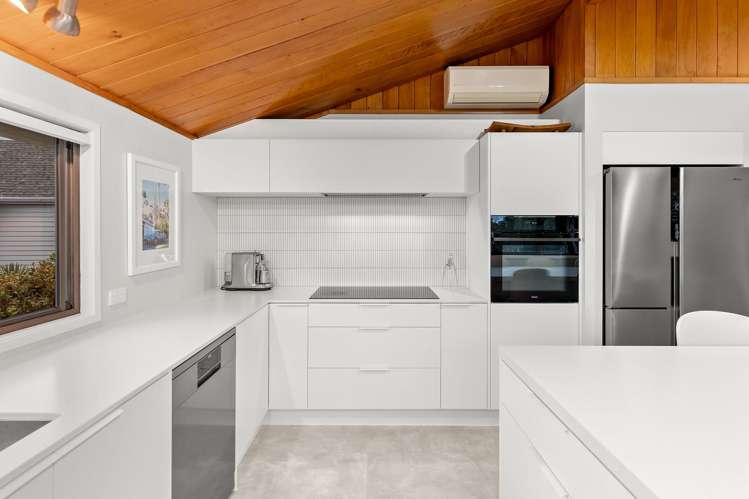 2/33 Sharon Road Waiake_13