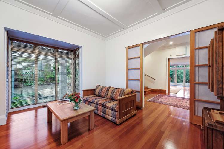 132 River Road Hamilton East_22