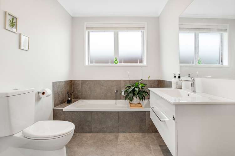 33 Black Beech Crescent Takanini_15