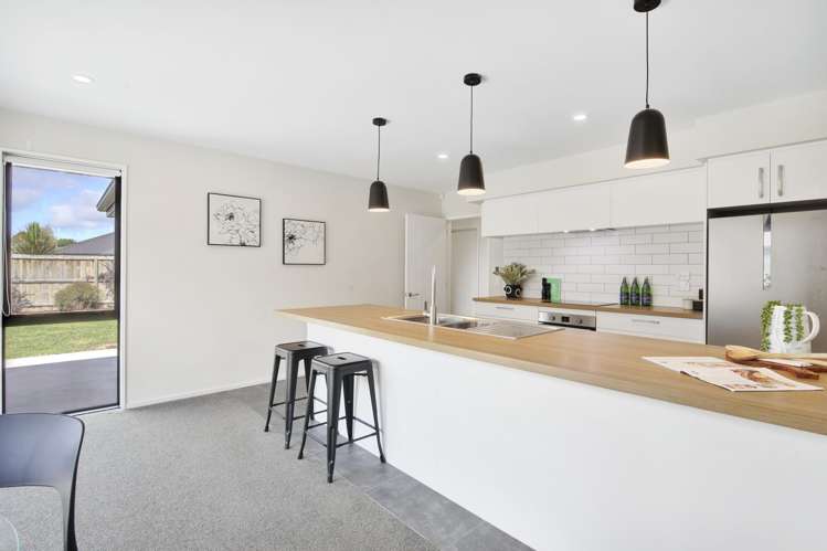 74 Quinn Crescent Woodend_5