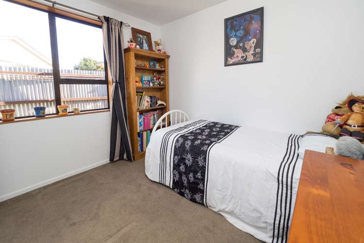 2/14 James Street Allenton_15