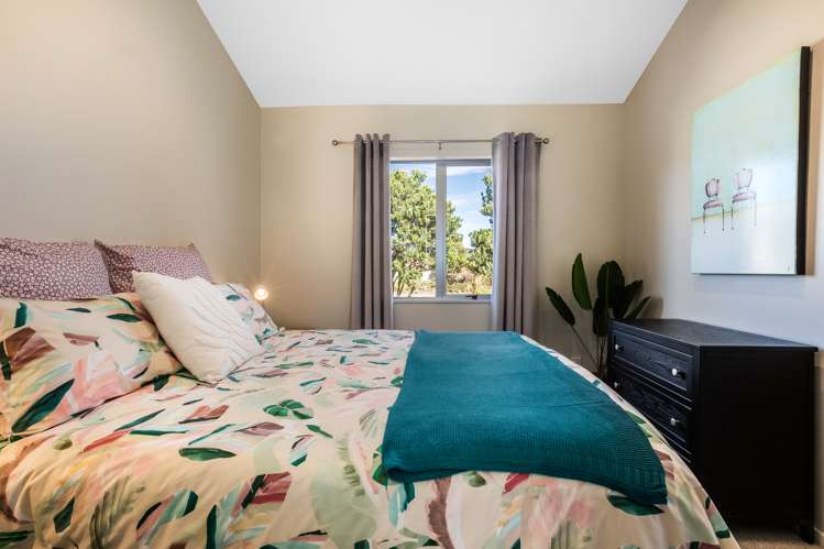 141 Field Way Waikanae Beach_11