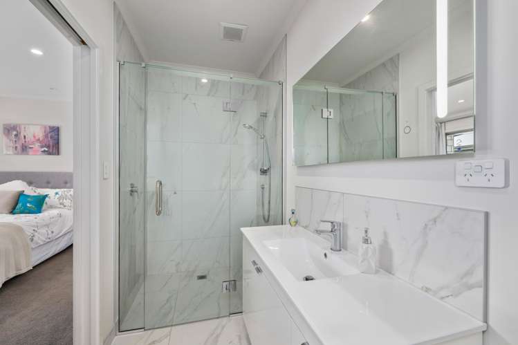 18 Corsair Crescent Burleigh_13