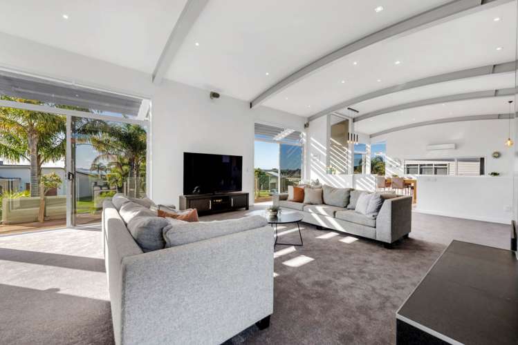 8 Intrepid Crescent Beachlands_22