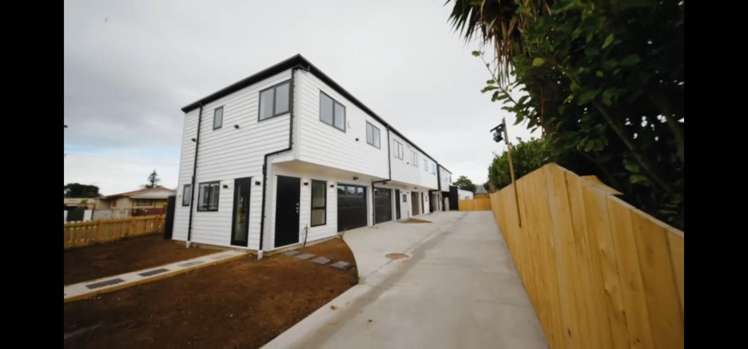 8B Von Sturmer Street Mangere East_16