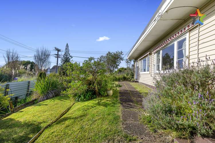 67 Tasman Road Otaki Beach_11