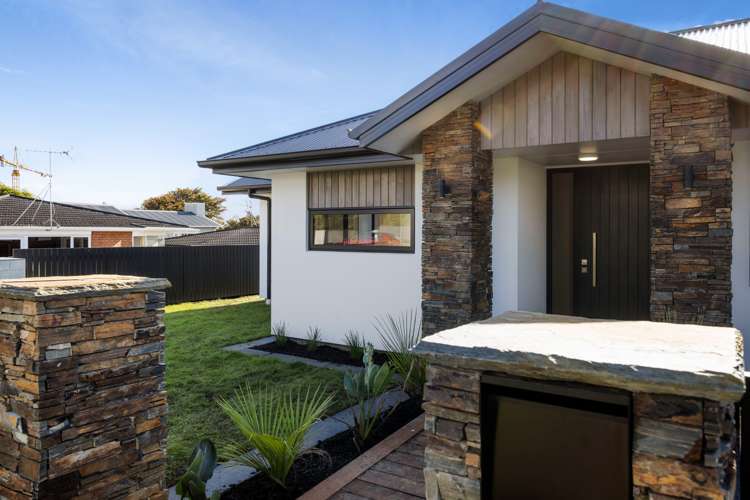 6 Burns Street Westown_29