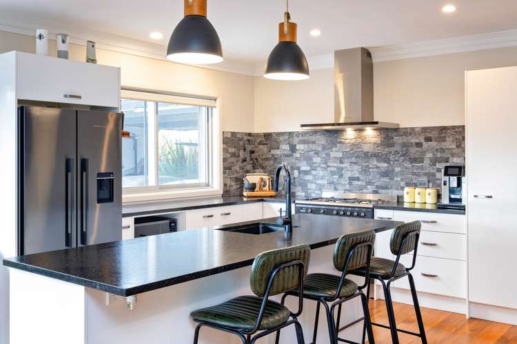 245 Riverbend Road Meeanee_3