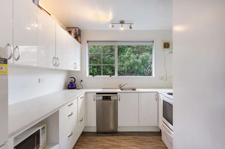 6 Cyril Way Paparangi_10