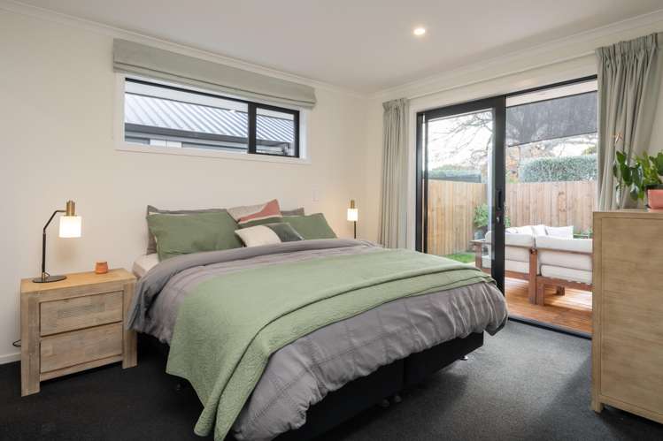 26b Harvard Road Burleigh_13