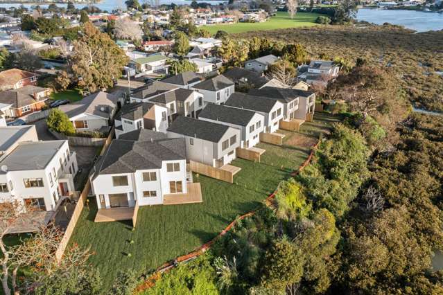 8 Seaside Place Pakuranga_1