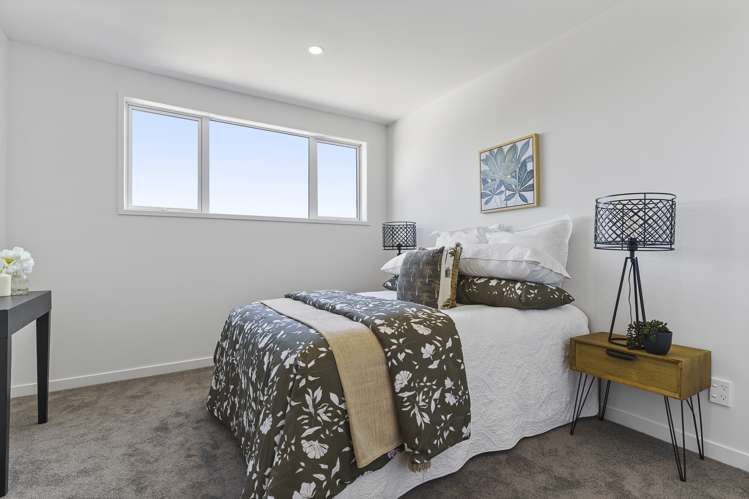 16 Paisley Street Mellons Bay_26