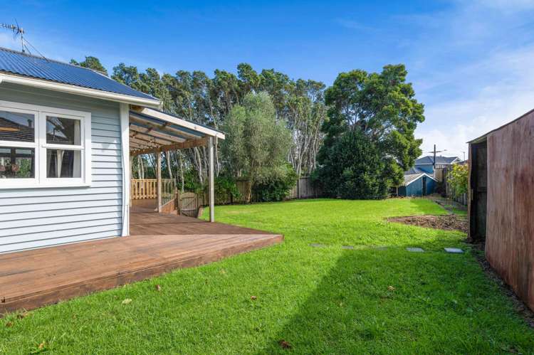 33 Baring Terrace Strandon_13