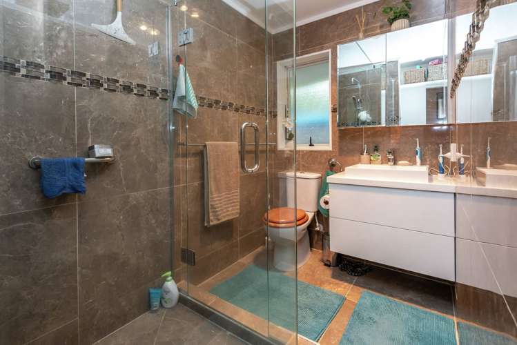 24 Frank Bunce Grove Flat Bush_11