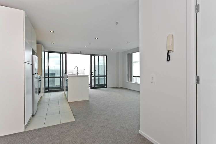 413/4 Dockside Lane City Centre_10