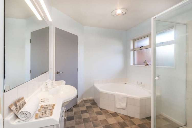 395 Yaldhurst Road Russley_9